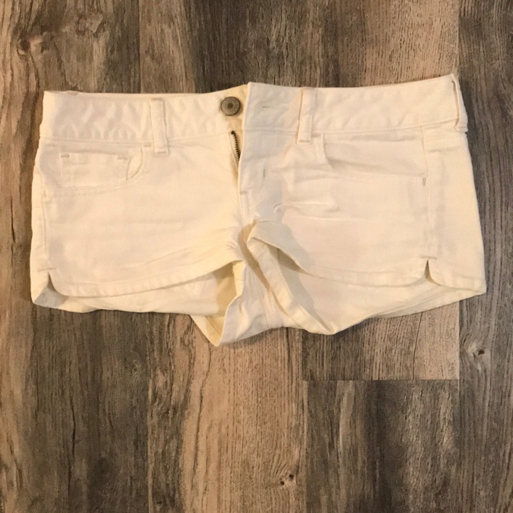 Women’s white jean shorts